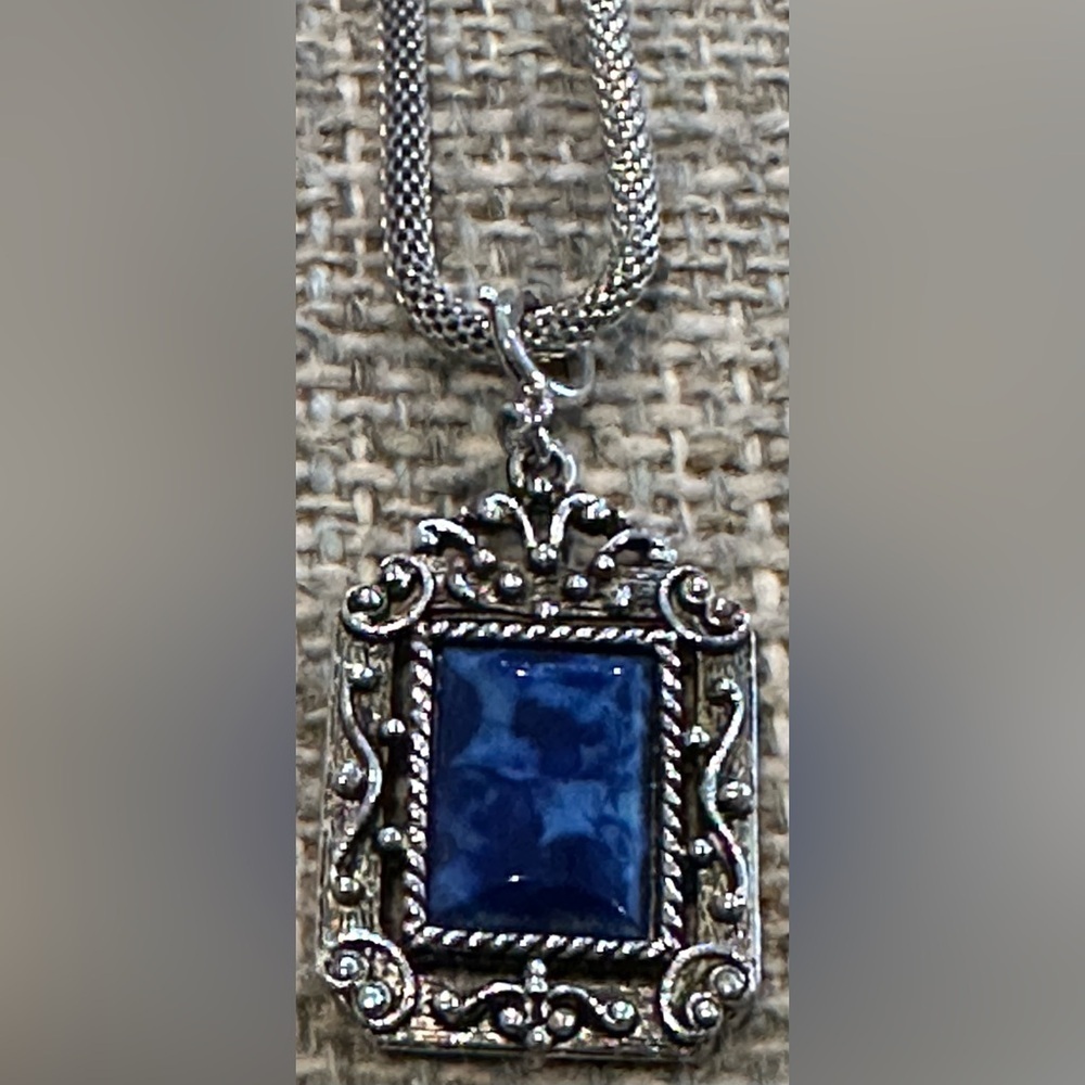 Vintage 1970s Sarah Coventry Blue Marble Pendant, 19” Silver Tone Chain EUC